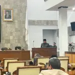 Bupati Garut, Abdusy Syakur Amin saat Rapat Paripurna di DPRD Garut. (Rizka/Radar Garut)