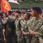 Mahasiswa Gaungkan Revolusi Ditengah Bentrok Dengan Aparat TNI Pada Demo 28 Oktober 2026 (Disways)