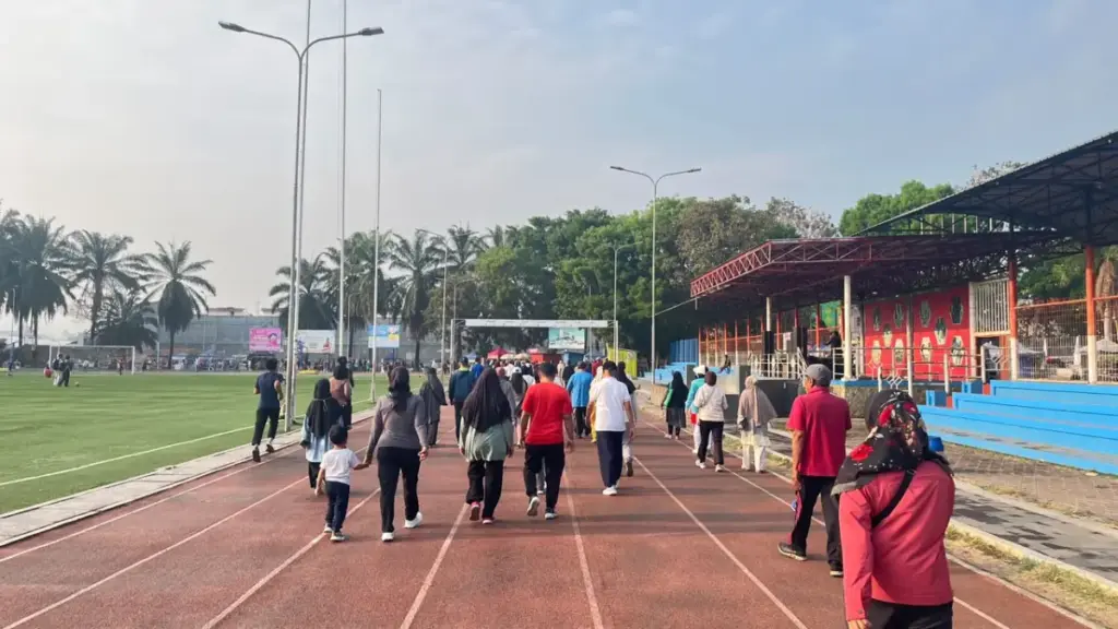 Masih Jadi Tempat Olahraga Primadona, SOR Kerkof Garut Diserbu Ribuan Pengunjung Tiap Akhir Pekan 4.000 ribu pengunjung saat padati kawasan olahraga SOR Kerkof Garut. (Rizka/Radar Garut)