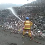 TPA Pasir Bajing Garut hangus terbakar api. (Istimewa)