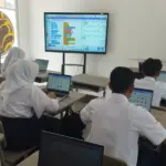 Sekolah Rakyat Terintegrasi 39 Kabupaten Garut saat belajar pelajaran Digital. (Rizka/Radar Garut)