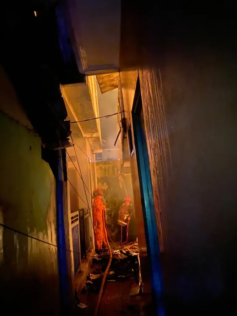 Rumah Semi Permanen Ludes Terbakar Api di Dayeuh Handap Garut, Kerugian Capai Rp120 Juta Rumah Semi Permanen Hangus Terbakar Api di Dayeuh Handap, Kecamatan Garut Kota. (Istimewa)