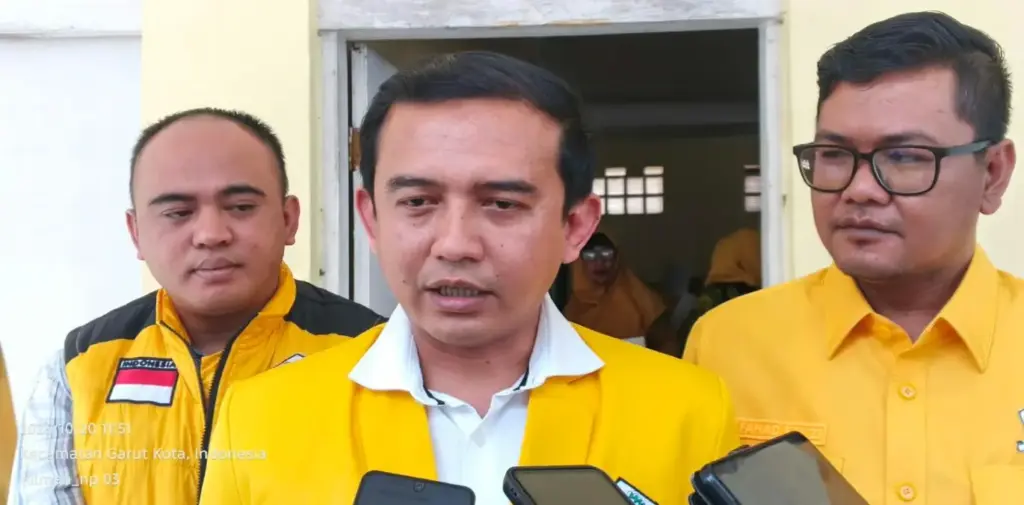 Ketua DPRD Garut, Aris Munandar (tengah). (Rizka/Radar Garut)