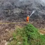 Kumpulan asap di TPA Pasir Bajing Garut yang tengah terbakar. (Istimewa)