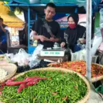 Penjual Cabai Rawit hijau di Pasar Garut.
