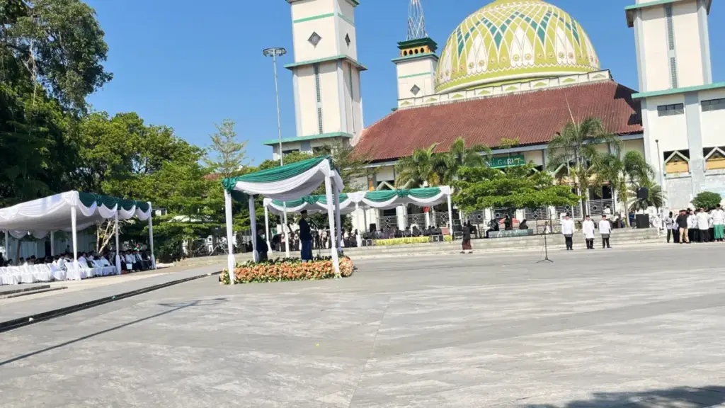 Sekda Garut: Santri Harus Kuasai Teknologi dan Bisa Jadi Pemimpin Bangsa Upacara Hari Santri Nasional di Kabupaten Garut. (Rizka/Radar Garut)